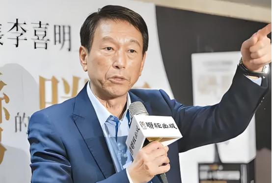台湾前参谋总长李喜明一席话，让岛内炸锅！他直言解放军不是不敢打，而是时机未到。李