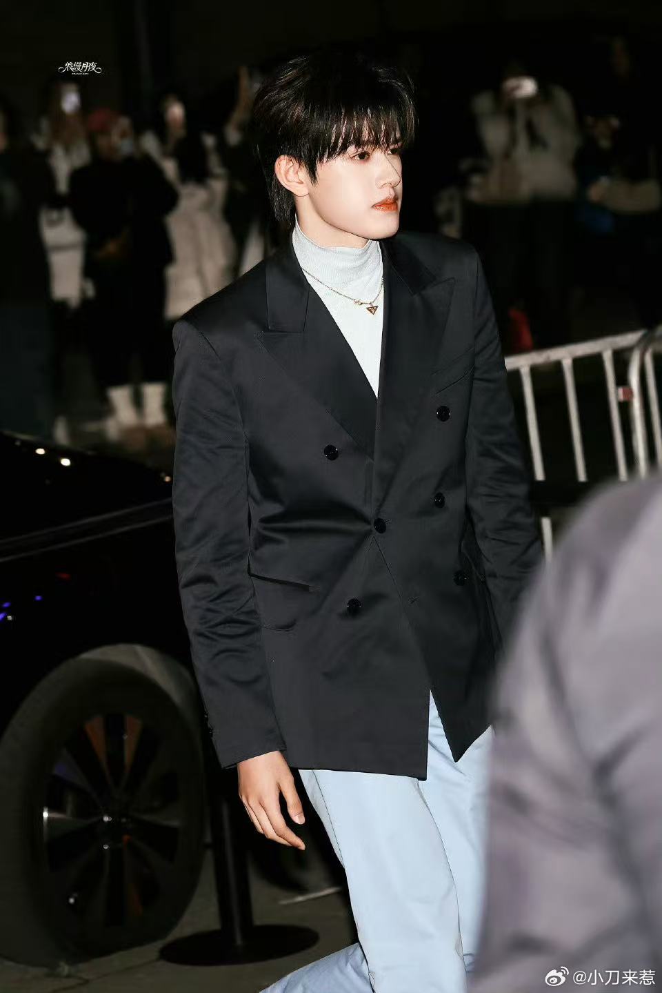 张极Prada花园工厂英语解说 张极这段Prada英文解说真的值得循环，口语流利