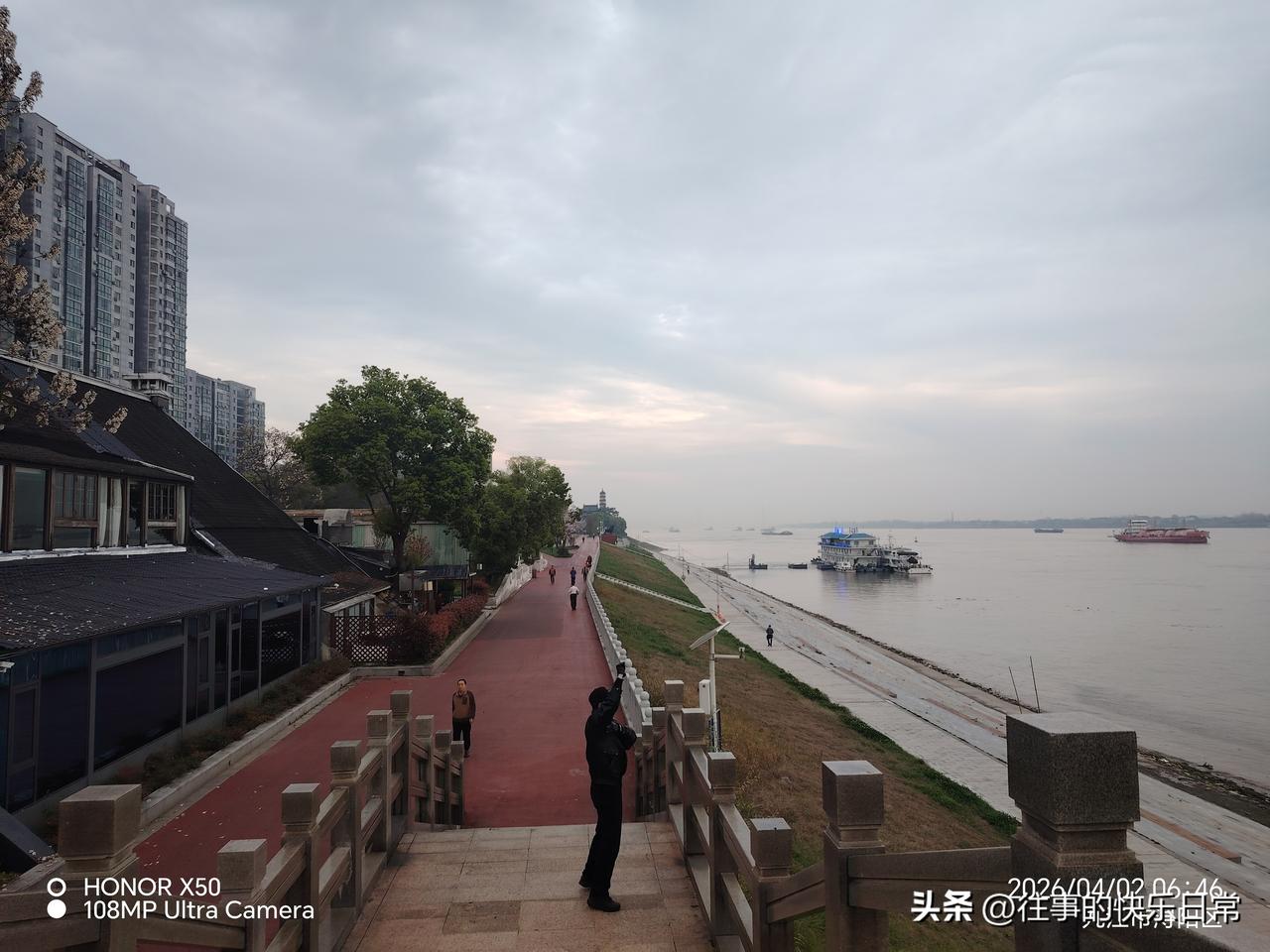 记录我的20264月2日长江岸边晨练打卡“记录我的2026”