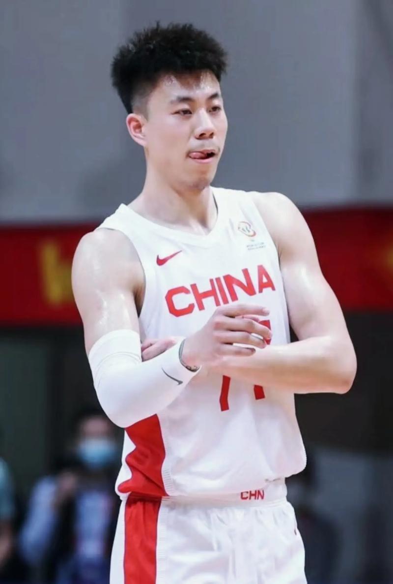 CBA总决赛上海101比90战胜浙江广厦，在7场4胜比赛中，上海拔的头筹。
整体