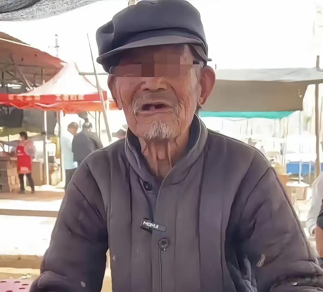 无血缘胜血亲！临沂继父半生倾尽所有，女儿放弃婚姻报恩养老
 
山东临沂乡下，一段