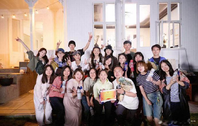 花少7的真诚真的无可替代！成员间暖心相伴，还把关怀分给幕后，备用金变福利、公开幕