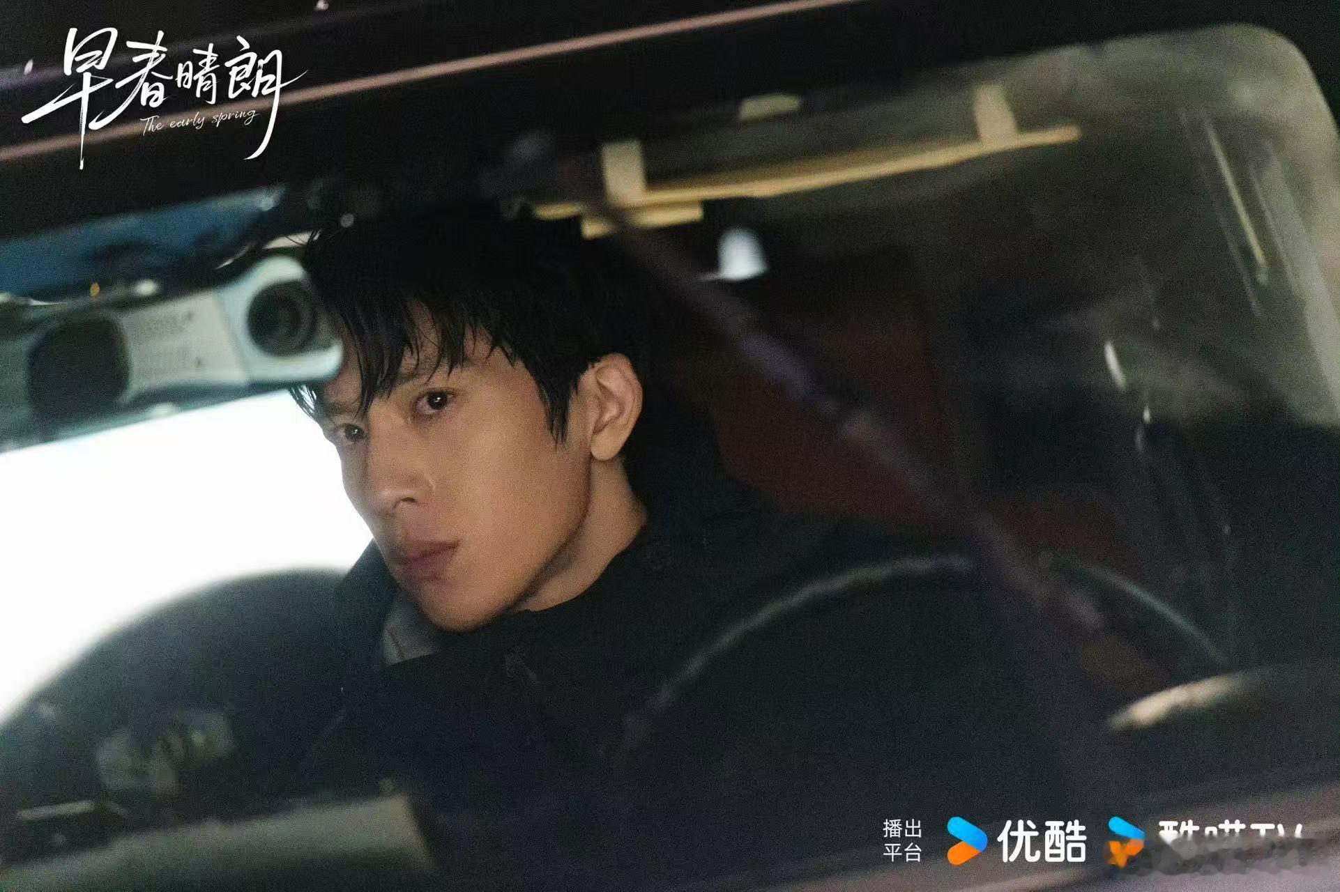 井柏然栾念熟男魅力 褪去少年感之后的井柏然，和栾念这个角色适配度很高，沉稳的气质