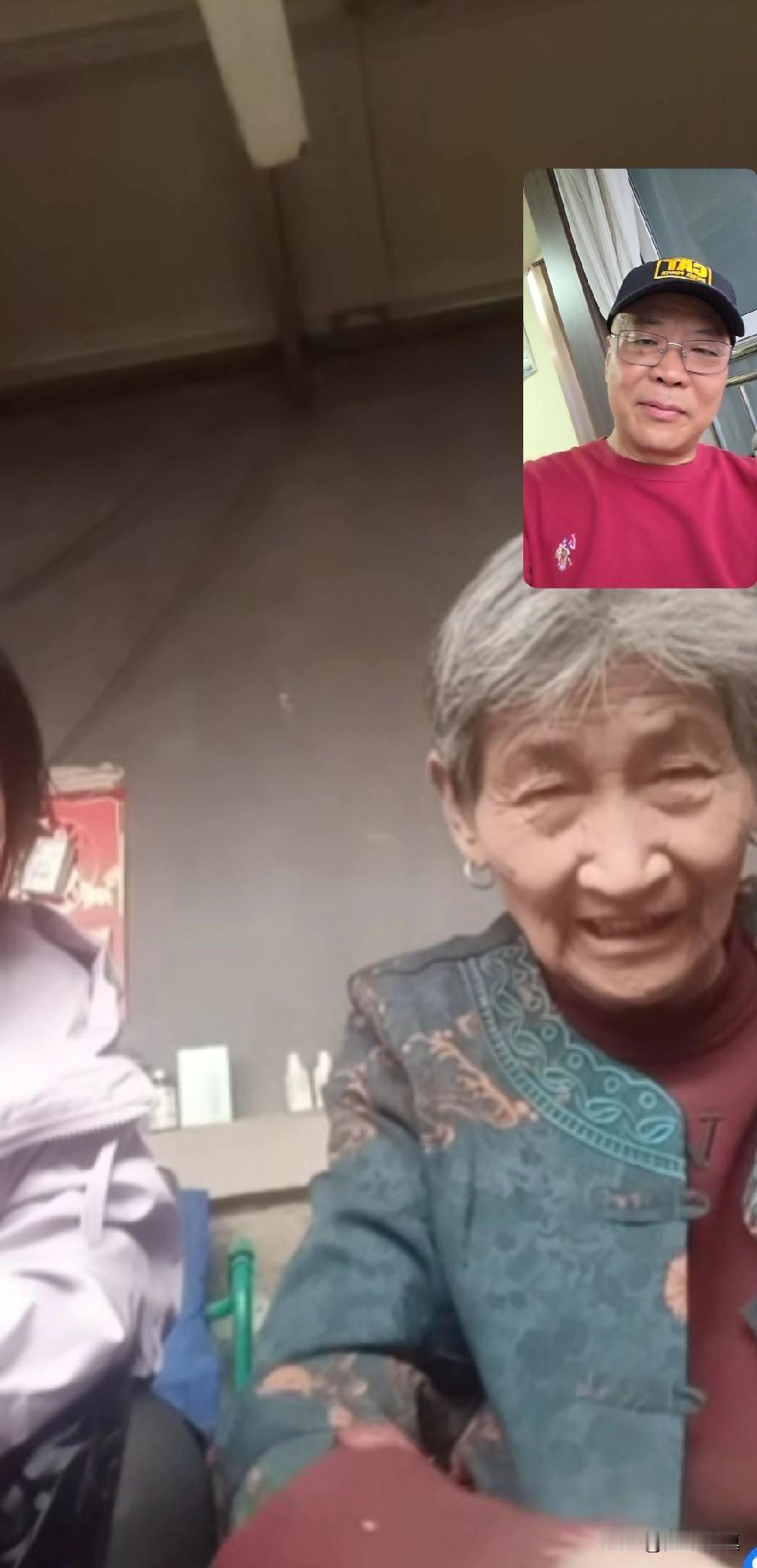 感动：婶子托别人要通我的视频，问问我今天的检查结果怎么样……

下午五点，婶子托