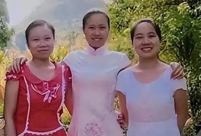 1989年，湖南嘉禾县一个漏雨的土坯房里，35岁的李亨知做了一件事——把三个跟自