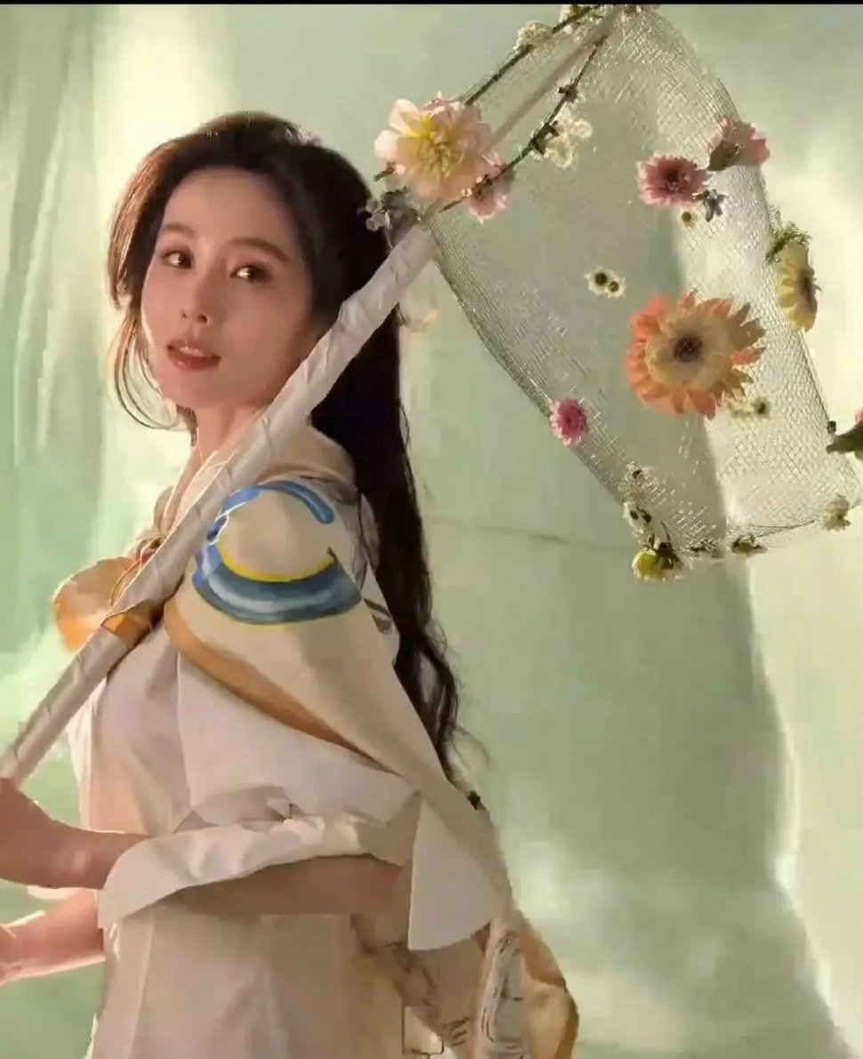 刘诗诗刘浩存两张照片很美，不过好像撞了创意 