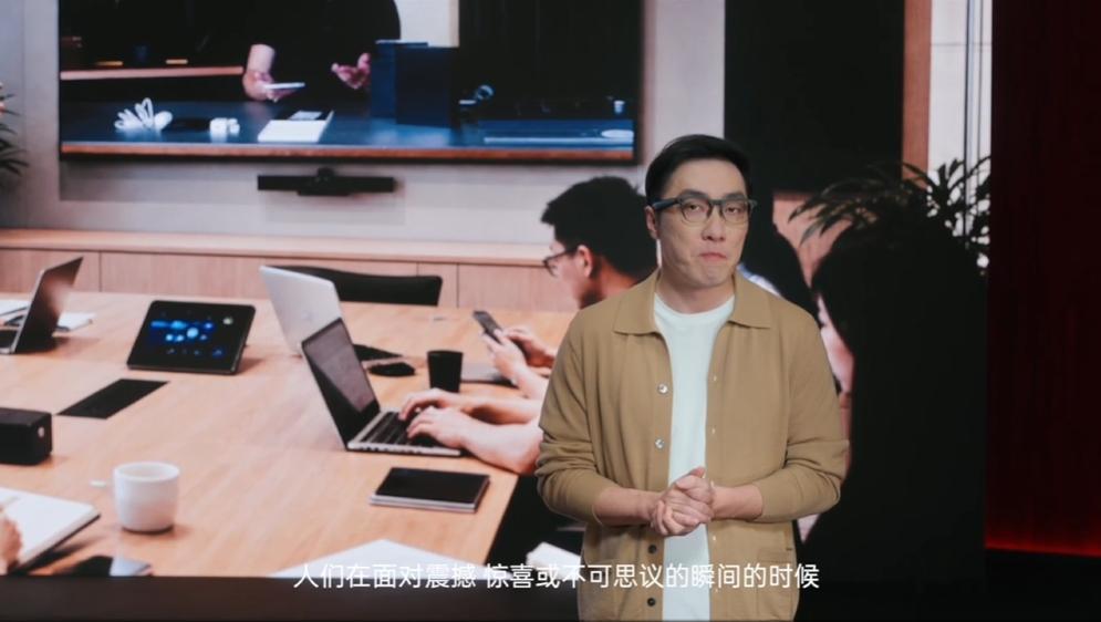 雷鸟V4 眼镜，支持自如独享的Moment。还有跟大家共享的Awesome模式！