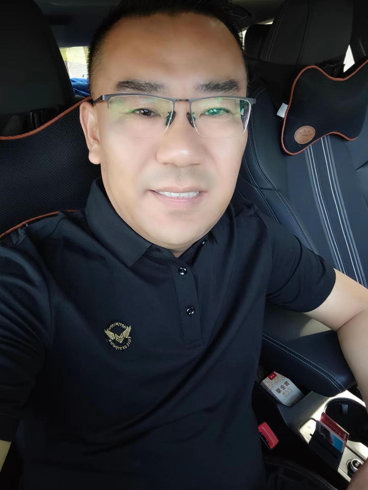 本就不是富家子弟，何来吃不了苦一说，粗活细活都扛得住，赚钱的时候不矫情，花钱的时