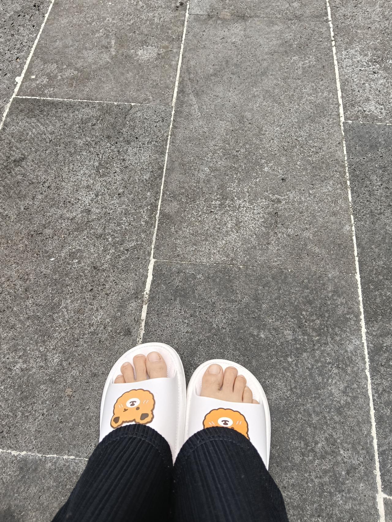 现实让28岁的老公大男孩犯了难，5年前他日入三位数，如今的他因为疾病的原因只能躺