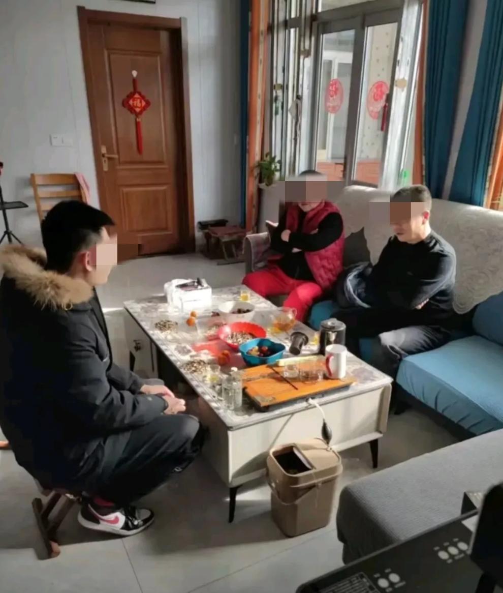 湖南永州，老板欠员工20000块工钱， 5年了都不还，员工按耐不住，上老板家讨工