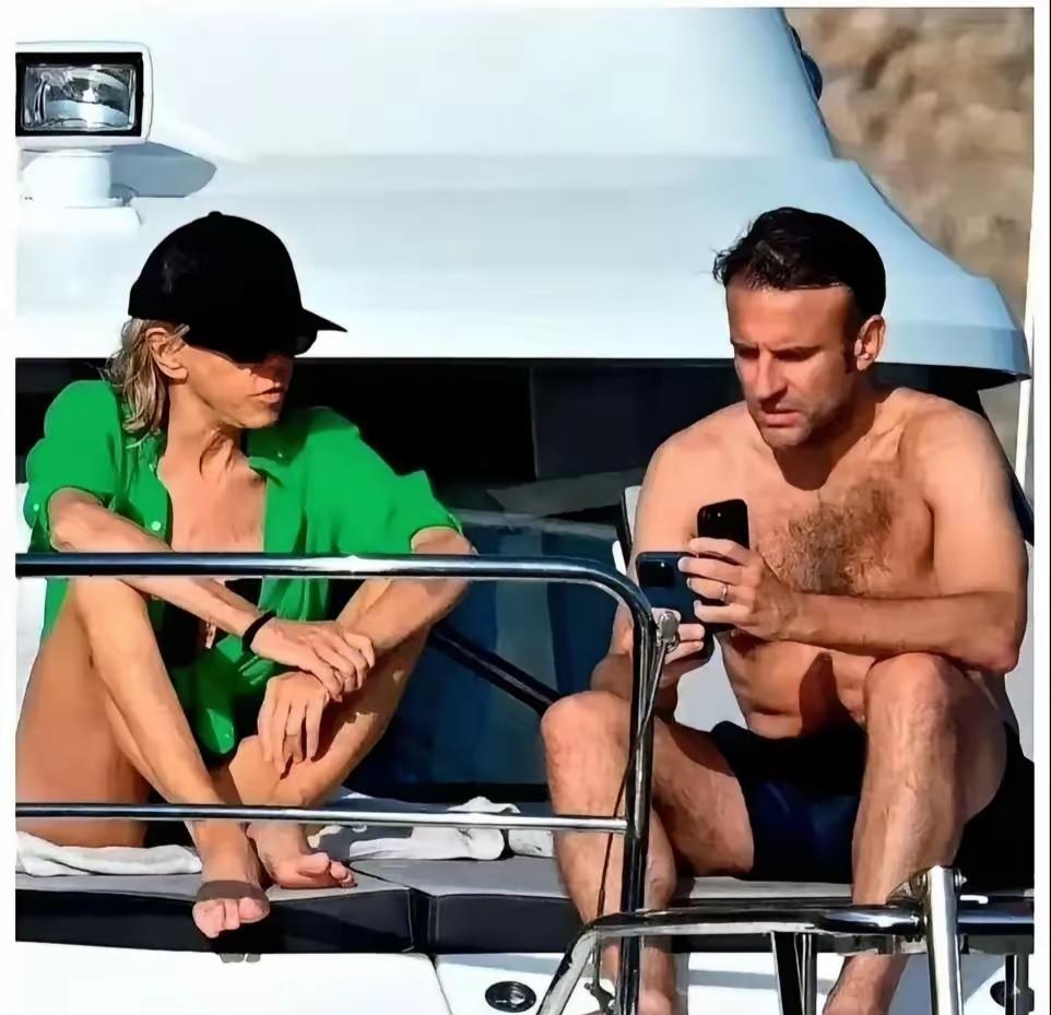 跨越时光的师生恋：真诚之爱的天花板！
无怨无悔的曾经少年，而今法兰西政坛纵横捭阖