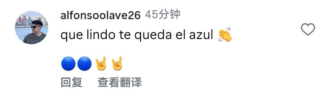 蹦蹦跳跳那个视频下面有条评论“蓝色很适合你”，点进主页是和fe打成人赛首秀的阿方
