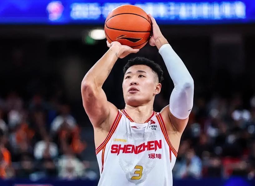 谁还敢跟我抢？我就是奔着MVP去的。贺希宁高效轰下30+，深圳客场避免了阴沟翻船