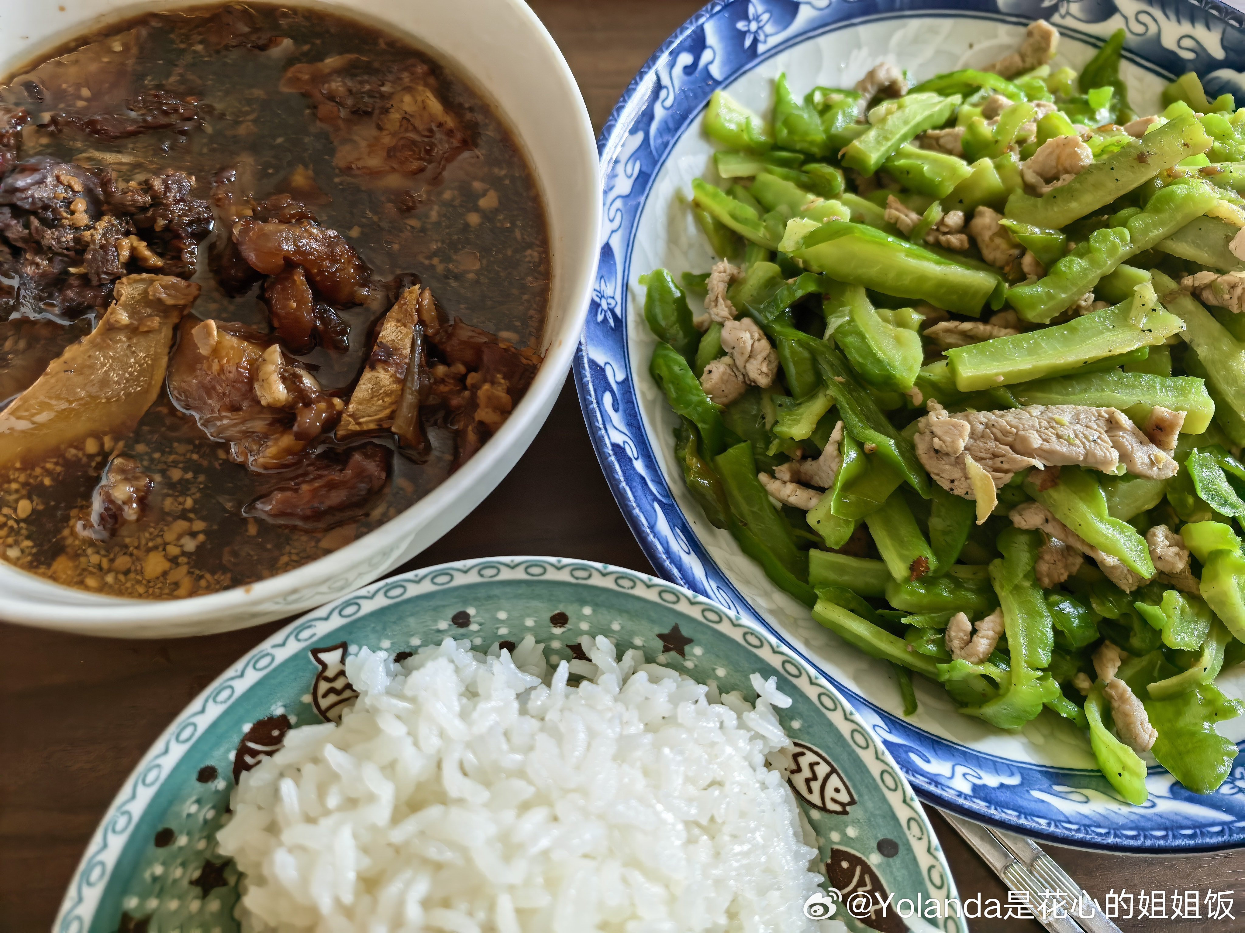 吃饭就开心哈哈！ 