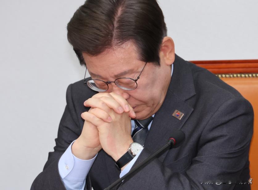 韩国现任总统李在明，最近干了两件直接震动半岛的大事！
 
第一件，直接把三八线前