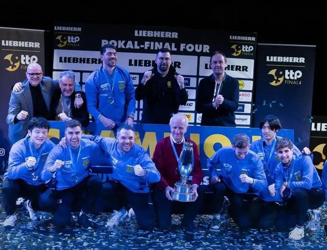 刚帮球队拿下德国杯，樊振东就收到了“逐客令”？俱乐部经理把续约合同摆上桌面，却明