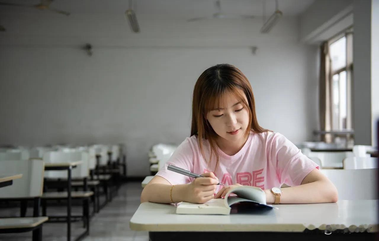 以我在职场当中工作那么多年的经历来看，如果普通人想要月入过万，我认为无非就是三种