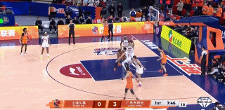 就喜欢打广东？北京时间3月23日，上海男篮在CBA常规赛第29轮比赛中主场迎战广