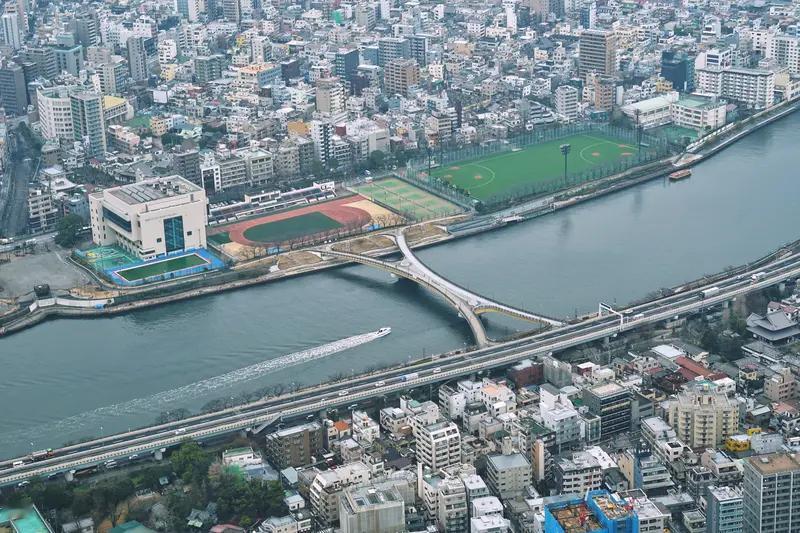 日本将中国视为“威胁”，不过是其强军扩伍的借口罢了。就像之前日本防卫大臣呼吁讨论