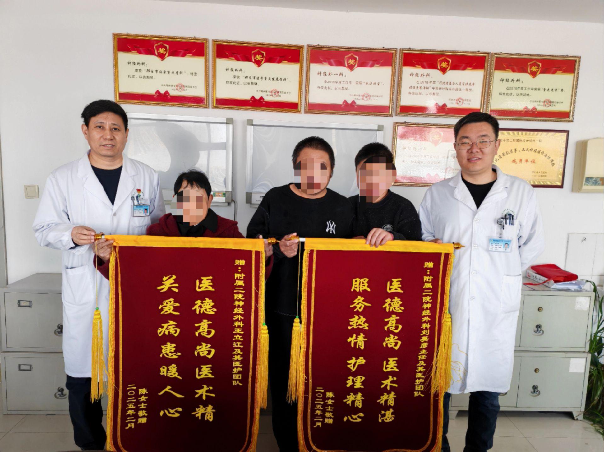💉 **医者仁心，守护健康** 💉 今天，又一位患者康复出院——4...