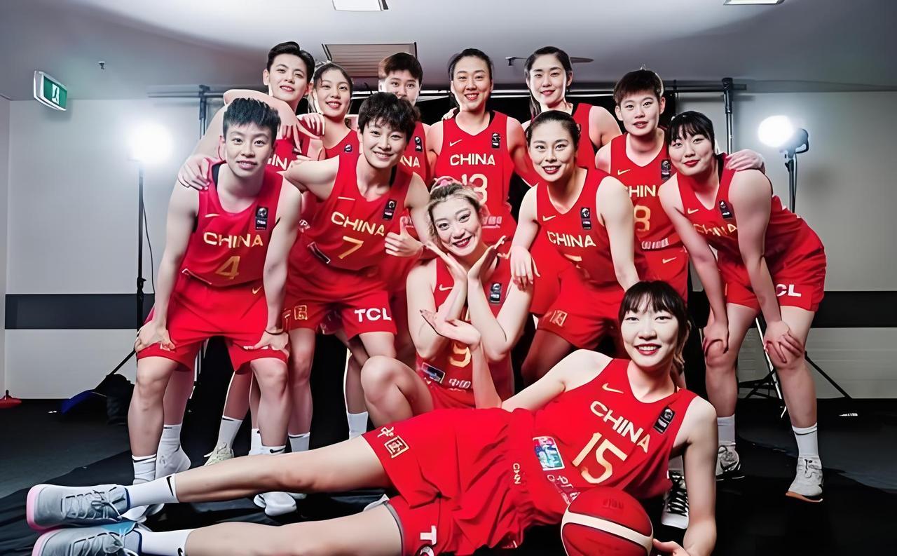 要说女篮谁最漂亮，还真不好选。像隋菲菲，身高1米84，样貌清秀、气质出众，被誉为