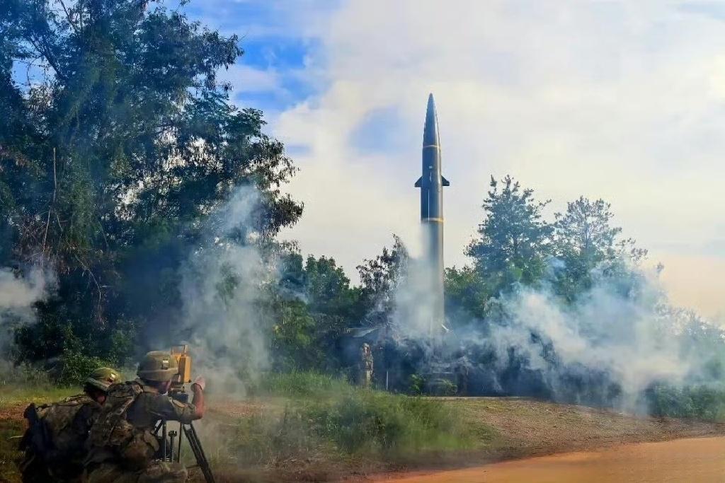 40年老“茅台”[赞]，这里的意思是最初能震慑毒蛙不敢造次的长矛，是“锚定”蛙岛
