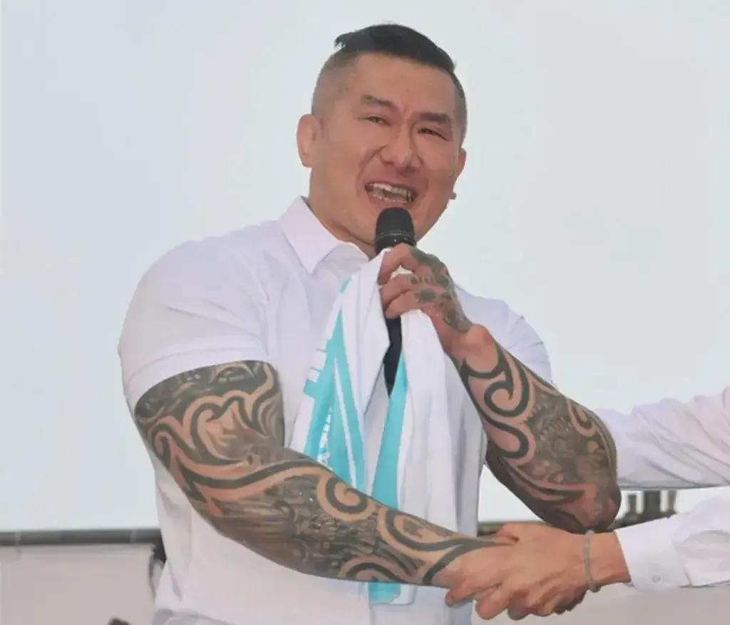 馆长今天要来深圳了，馆长这次来深圳主要是感受与体验大陆的科技进步与制造的现代化，