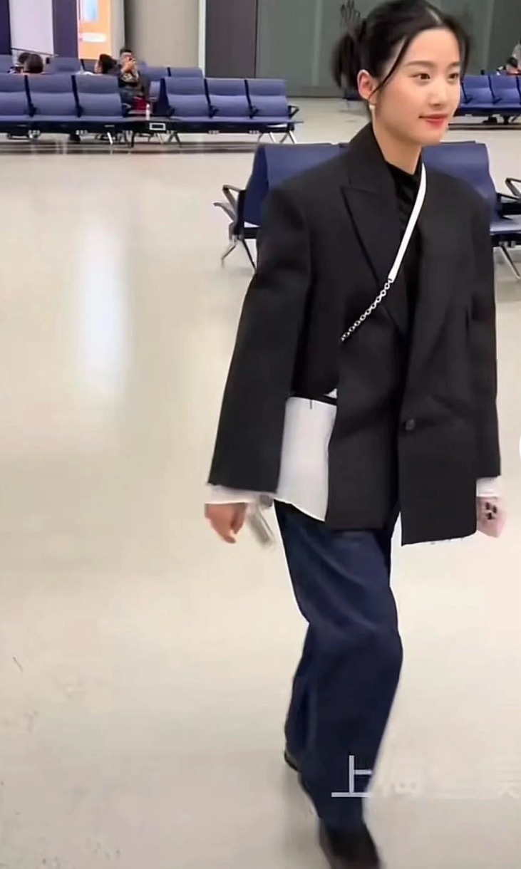 第一次被女明星的穿搭笑昏。。。 ​​​