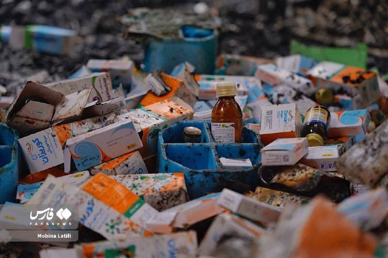 今天，特朗普和以色列向伊朗哈马丹一个装满药品和婴儿配方奶粉的仓库投掷炸弹，将其彻