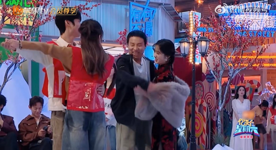 谁能想到经典上海滩能被玩出这么多笑点！徐志胜自称 “中医认证神颜”，沈月在线当 