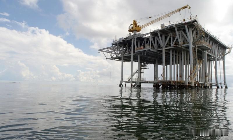 委内瑞拉原油储量最多咋还最穷呢? 
委内瑞拉原油储量世界第一，却穷得叮当响，这情