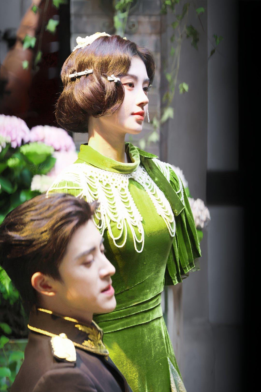 jjy鞠婧祎千香 jjy鞠婧祎姜黎非 “玫瑰之所以是玫瑰，是风与光的眷顾，更是视