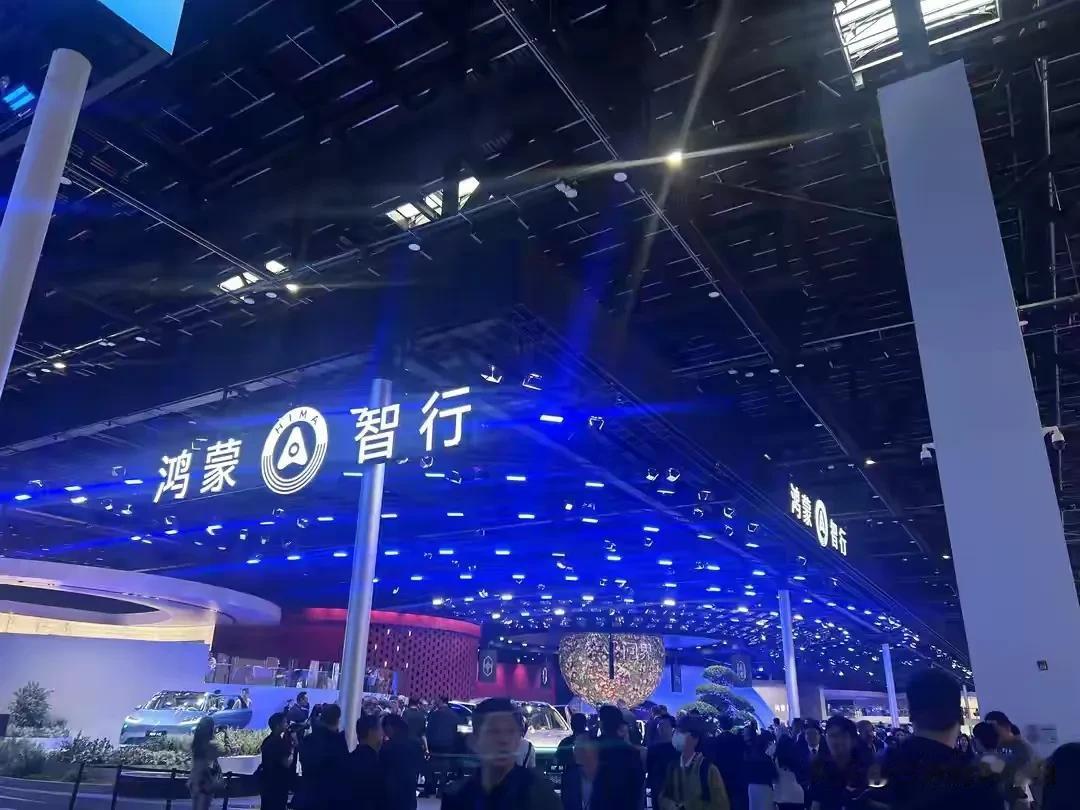 对中小企业来说，数字化转型靠它就有盼头了，能提升竞争力。还有释放 Ai 算力的 