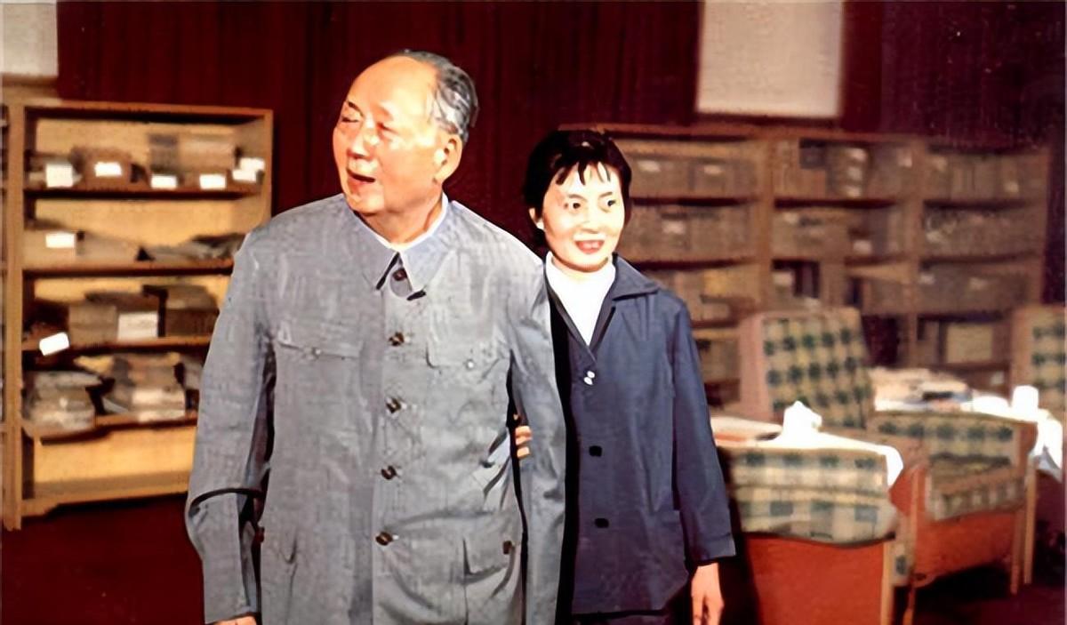 1976年杨开智托人将信转交主席，主席动情流泪：他是我的哥哥，我一定要见他！
1
