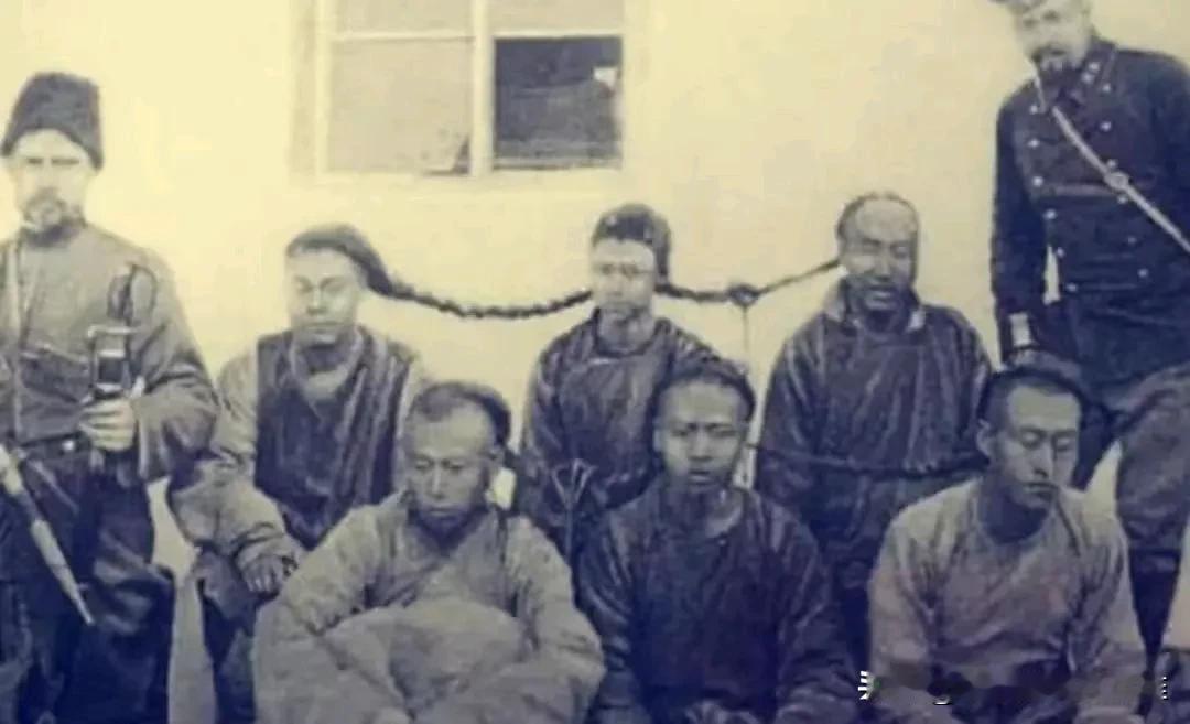 那时候我们中国人多么苦难深重，国家羸弱不堪、人民任人宰割，美日英法德俄等八国联军