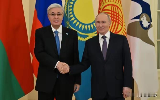 12月21日，哈萨克斯坦总统刚离开日本，并没有回国，而是直接飞到了俄罗斯，高市早