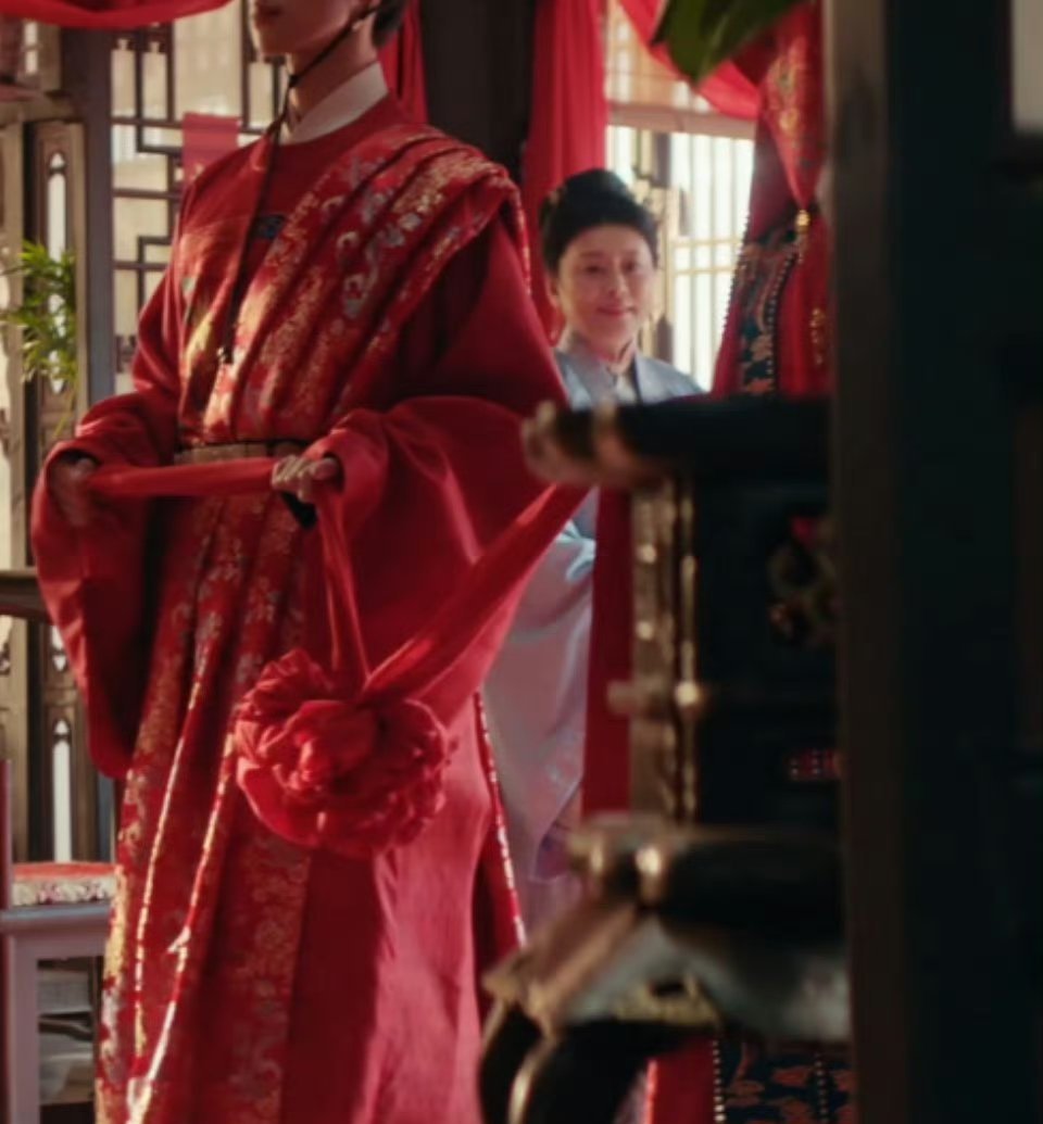 九重紫婚礼上看到孟子义妈妈了  九重紫婚礼上看到孟子义妈妈了，来探班顺便群演了一