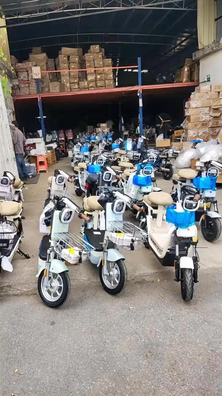 新国标电动车的销售现状可以用“阵痛期”来形容，市场和消费者都在适应这次大变革。简