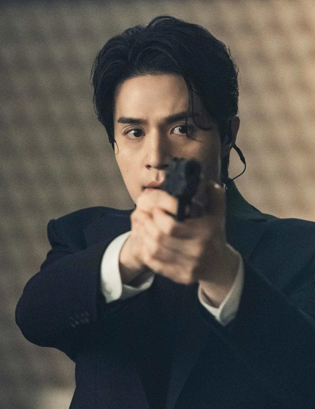 不要用gun指我，我跟你走还不行吗？？？💖