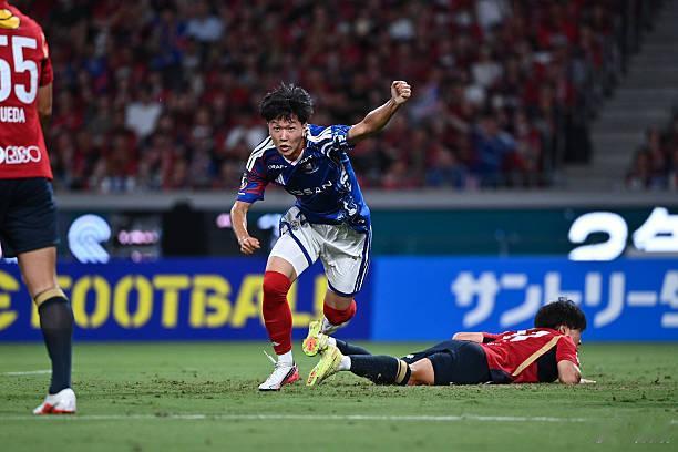 日本J联赛 三井寺真这场球创下了两个纪录。他今天才16岁4个月零5天。日本J联赛