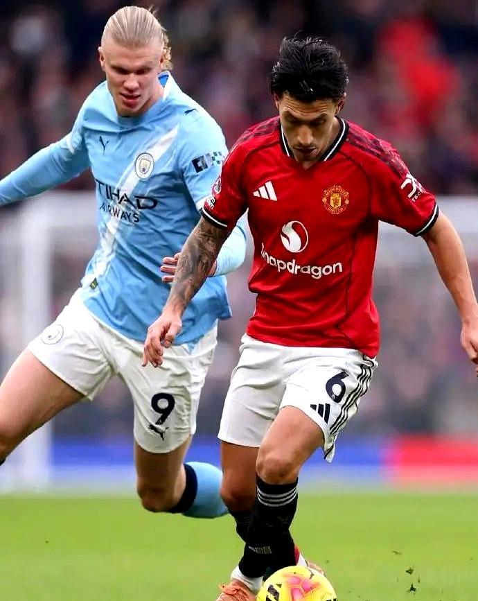 老特拉福德，0比2，曼城被曼联锤了。
 
卡里克首秀就赢球，姆贝莫第65分钟一脚