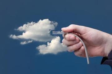 昨天参观某工厂，产品为目前市场上还比较少见的。总经理说每个月50万的费用，压力很