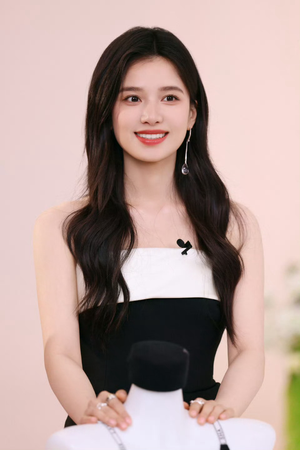 我家爱豆说啥了 “做一名足够‘真’的演员，在角色里体验丰富人生。”       