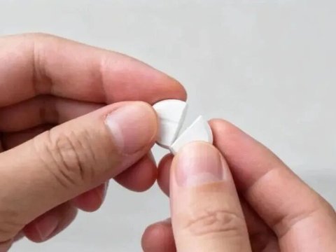 男子将降压药片掰开吃后当场昏迷药片能否掰开，关键看药名中是否含“缓释”“控释”或