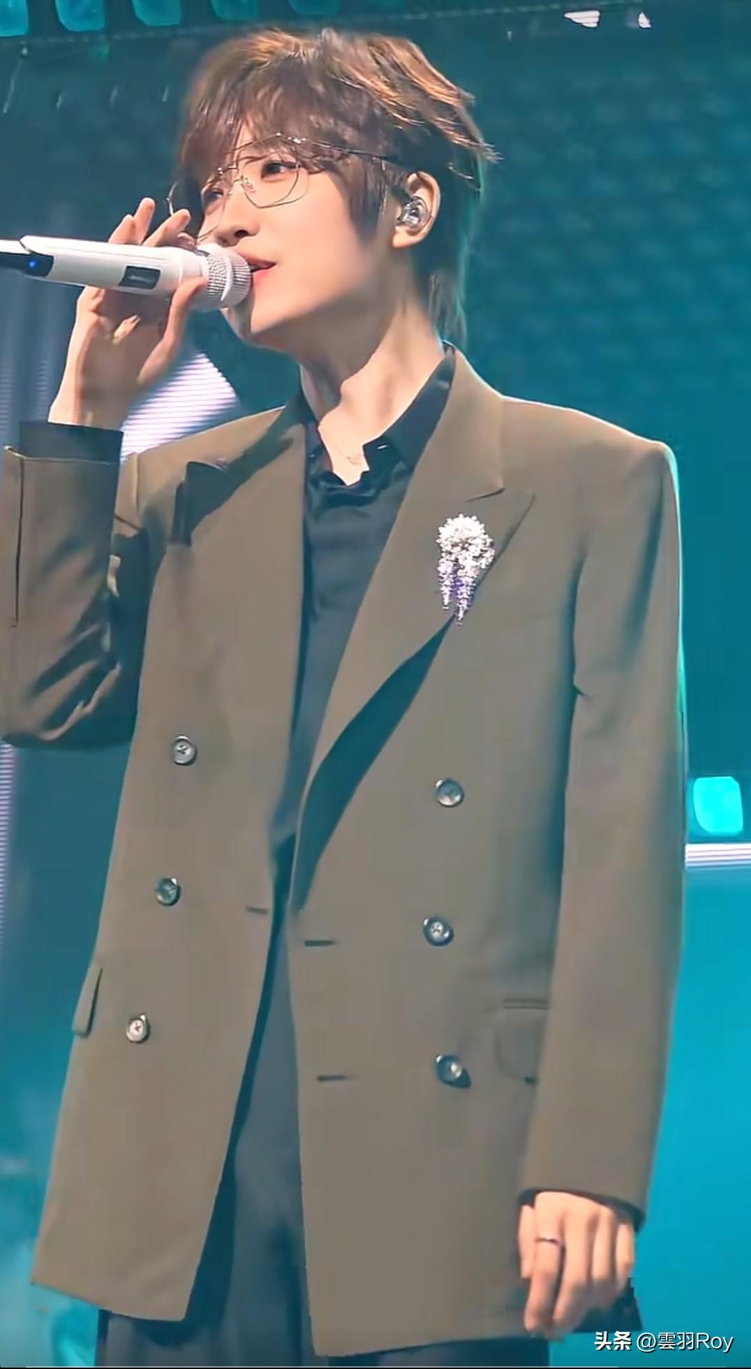 QQ音乐三巨头果然没一个简单的，徐良演唱会直接把“版权富裕”焊死在舞台上！
别人