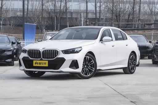 宝马5系新车上市，30万起，春节回家开它倍有面！2026款 525Li M运动套