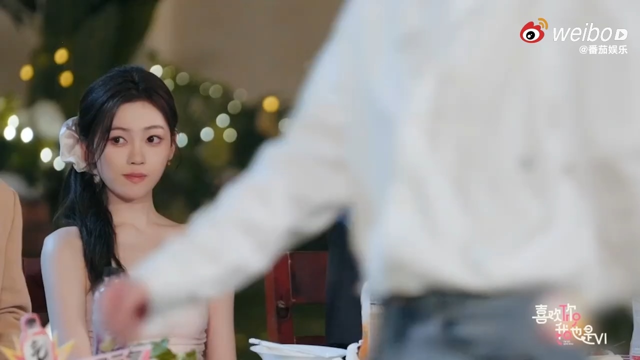 恋综何书桓刘亦菲互相挂脸喜欢你我也是 这期最好笑的是一边雷童疯狂进攻，一边小朱疯