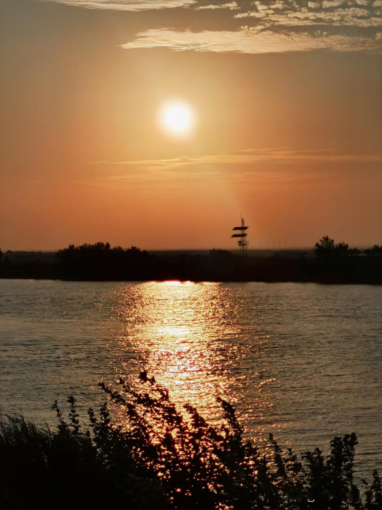 “夕阳无限好”，来自江西鄱阳湖的爱❤❤❤湖边夕阳风景 夕阳下横江泛舟 夕阳钭照百