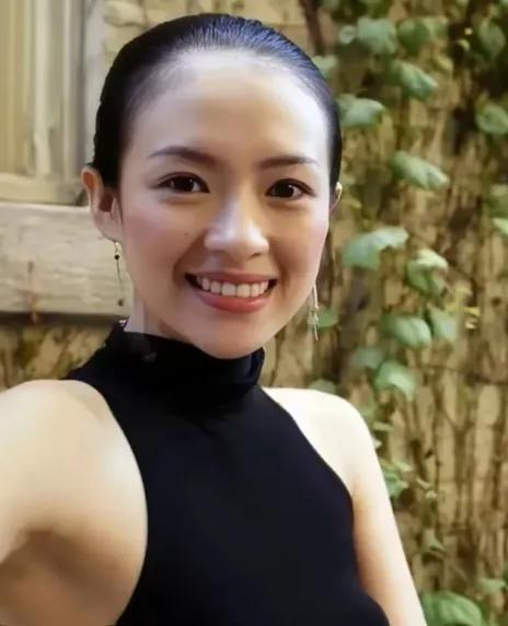 都说章子怡骨相漂亮，轮廓线漂亮，章子怡就是国际范儿的脸。我一直认为章子怡并没有说