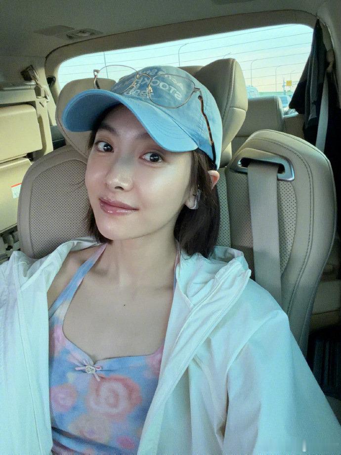 宋茜户外拍摄被虫子追着跑 在崇礼，宋茜经历了一场“人与自然”的极限拉扯。叠石头：